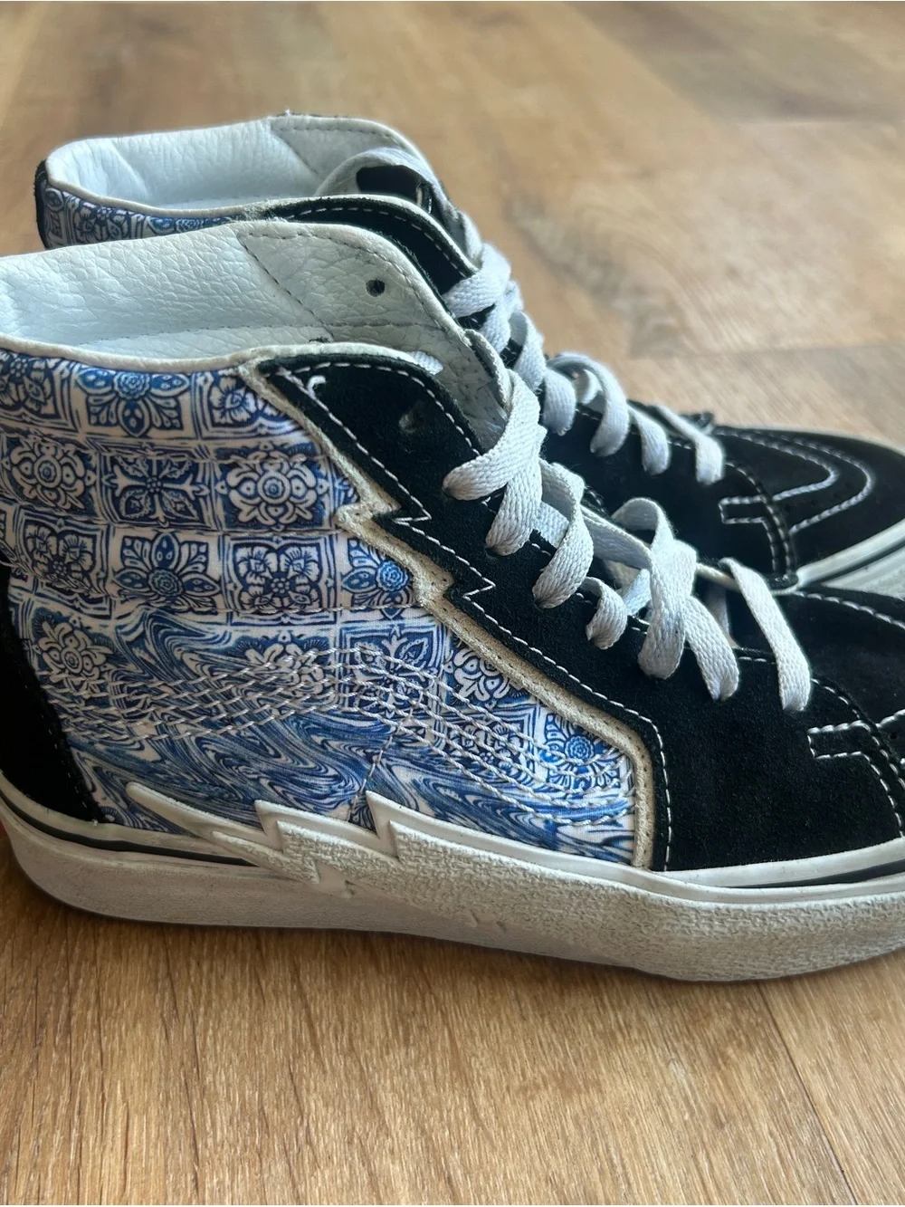 Vans Sk8 Hi High Top Black Blue Floral Tile Sneakers Size M5/W6.5